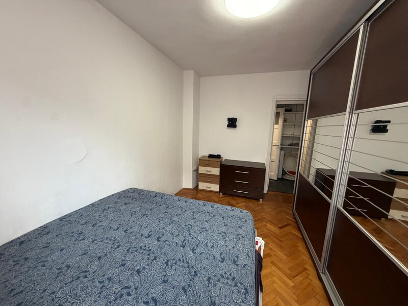 Piata Romana - Coloane - Magheru - 1 minut metrou