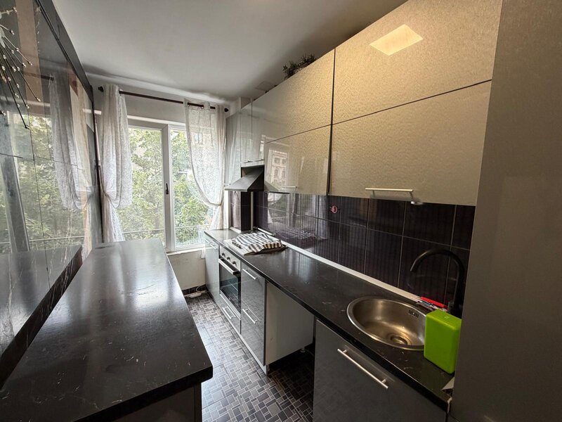 Piata Romana - Coloane - Magheru - 1 minut metrou